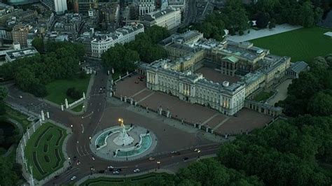 白金汉宫是哪个国家的建筑(女王的官邸——英国白金汉宫) | 说明书网
