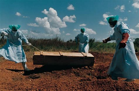 利比里亚两名染埃博拉病毒死者"诈尸"引发恐慌--国际--人民网