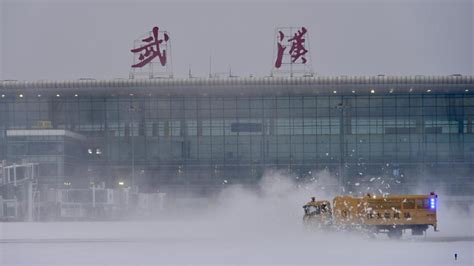 迎战冻雨！武汉天河机场第一架航班顺利进港 - 民用航空网