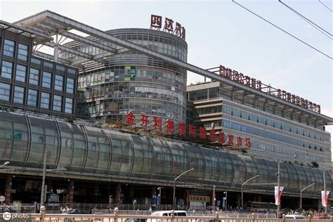 北京“动批”商圈首家地下服装批发市场即将闭市--图片频道--人民网