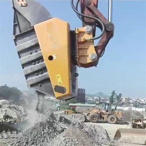 UJ200型挖机破碎机移动破碎站，建筑垃圾处理设备挖机破碎斗