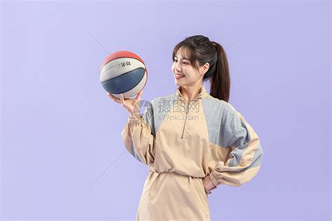 篮球中甜美女生图片头像