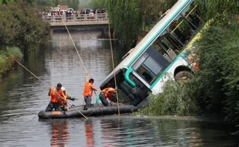 上海公交车坠河原因找到！事发瞬间，他连跑带爬的身影感动无数人…——上海热线侬好频道