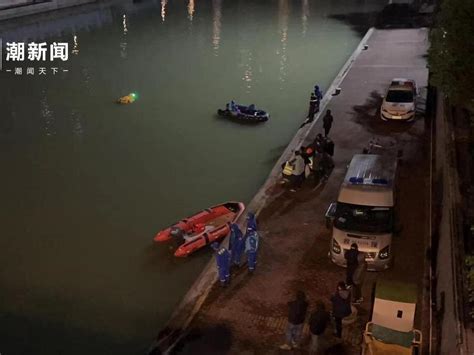 突发｜杭州三堡船闸有人连人带车掉进河，搜救连夜进行