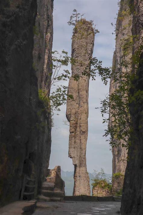 恩施大峡谷中有大量的石柱林，最值得一看的就是顶峰的“一炷香”|恩施大峡谷|一炷香|石柱林_新浪新闻