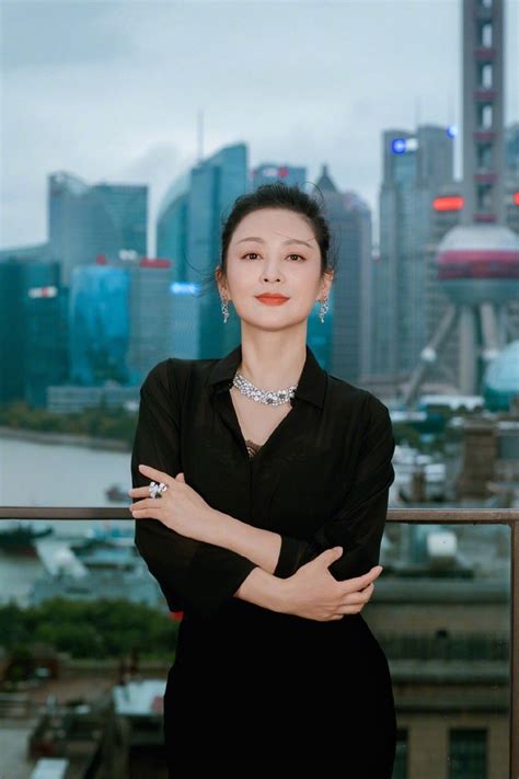 18款优雅气质的穿搭示范，让50岁女人穿出精致的女人味