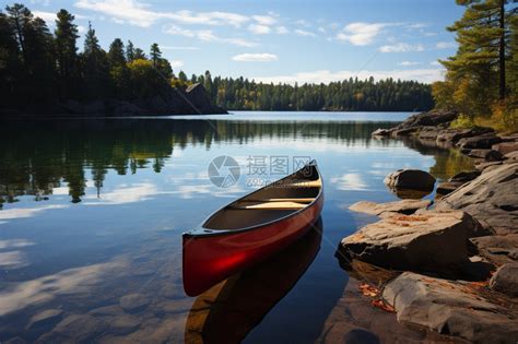 平静的湖水高清图片下载-正版图片600102036-摄图网