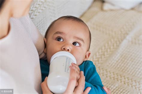 婴儿喝奶呛到咳嗽怎么办（宝宝）-幼儿百科-魔术铺