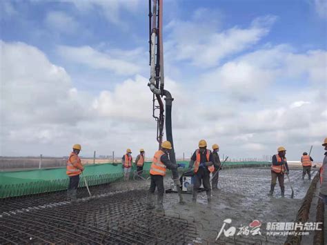 乌鲁木齐西绕城高速首座车行天桥混凝土浇筑完成 -天山网 - 新疆新闻门户