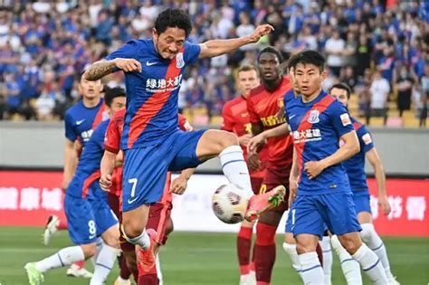 【足球】中超第五轮，上海申花2 : 0战胜武汉队 - 封面新闻
