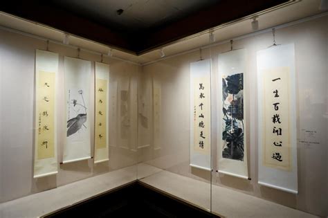 香港著名填词人邓伟雄在天一阁展出书画作品