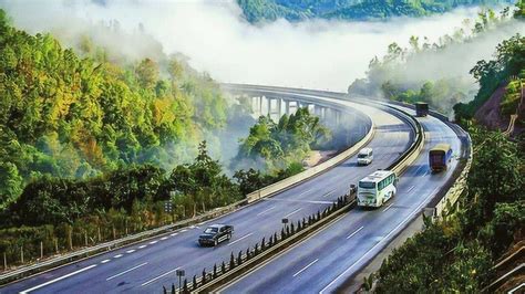 中国“第一条”国际高速公路，横跨3个国家，被誉为最美自驾路线