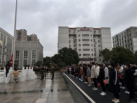 我校举行2023年新学期第一次升旗仪式-武汉轻工大学新闻网