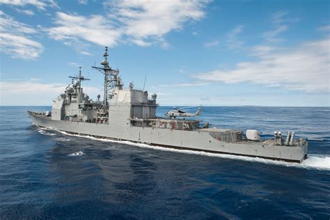 美国海军提康德罗加级巡洋舰CG53 莫尔比湾号拖往圣迭戈弹药码头__财经头条