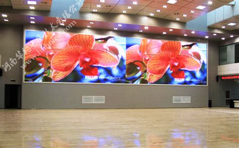 三虹户外直插led电子屏安装于西安市新城市广场 -深圳市三虹科技有限公司