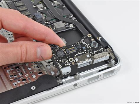 iphone5S拆机评测：iPhone5S拆机图解教程(2) 18183iPhone游戏频道