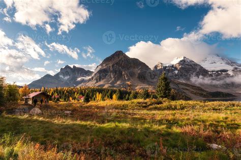 Wooden huts in canadian rockies at Assiniboine provincial park 8070581 ...