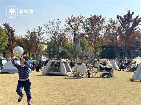 浙江杭州：公园露营乐享春日时光-人民图片网