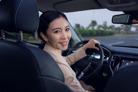 滴滴发布女司机数据：2020年新增女性网约车司机超26万_新民汇_新民网