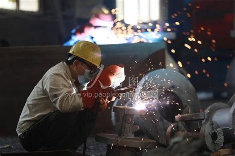 江西瑞昌：焊割设备生产忙-人民图片网
