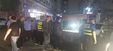 朝霞社区：联合开展流动摊贩整治行动