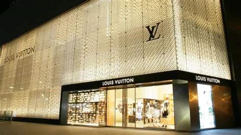 Louis Vuitton开展全新“Series 6”广告宣传致敬“光之城” - LVMH