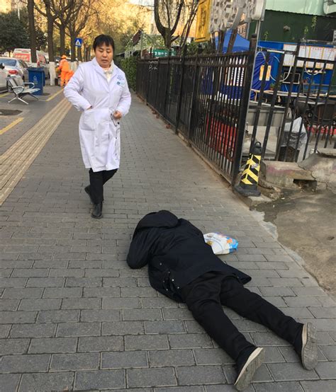 北京这家医院已来了70位雪后摔伤患者，摔倒后应该这么做 | 北晚新视觉