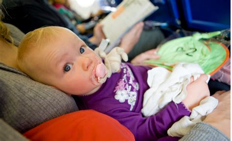几个月的宝宝可以坐飞机？一岁半宝宝坐飞机需要买票吗_车主指南