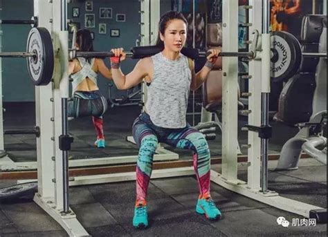 运动健身器械户内青年女人健身高清图片下载-正版图片501965981-摄图网