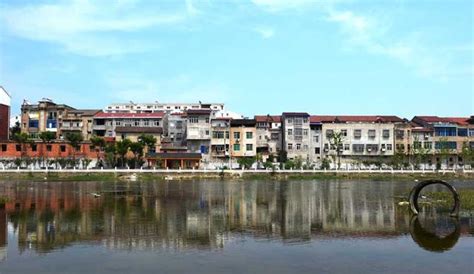 湖北荆门京山市最大的镇，城镇面积超5平方公里，是全国重点镇