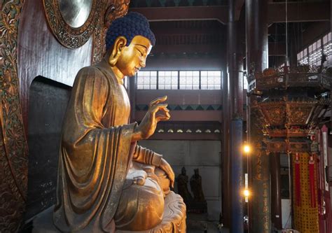 为什么佛菩萨的塑像都是半闭着眼？ — 大菩文化