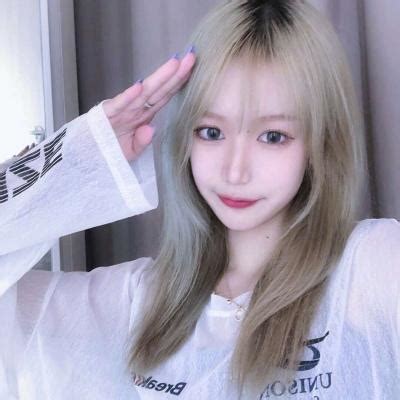 头像自拍甜美女生图片
