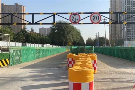 注意！咸阳桥南秦皇路东半幅封闭施工期间车辆绕行方案来了|咸阳_新浪新闻