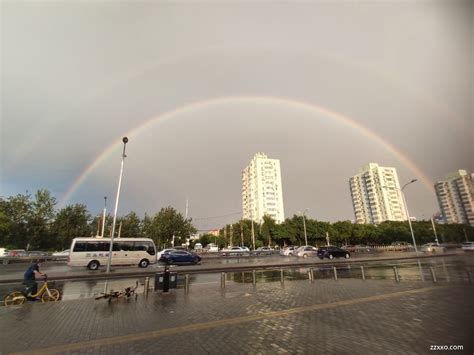 北京雨后天空现双彩虹景象美轮美奂