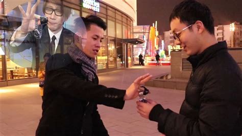 刘谦魔术大揭秘：神奇手表穿入手指中，现在告诉你_凤凰网视频_凤凰网