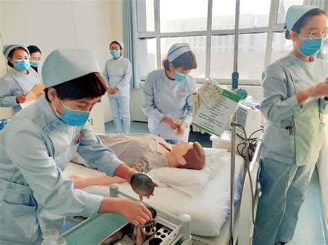 40余名护理人员取得了院内“高级护士 ”职称 - 前旗 - 巴彦淖尔市卫生健康委员会