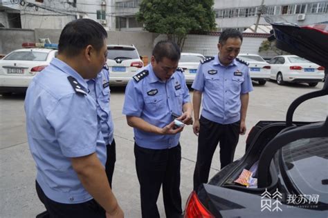 镇江警方开展打击非法张贴小广告专项行动