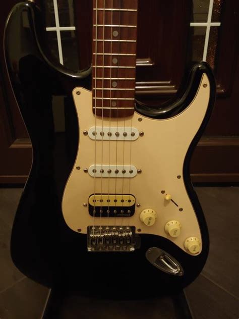 Squier Stratocaster HSS by Fender Standar series