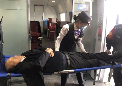 西安客运段：“真好，真快！” 列车长圆了七旬老人一个高铁梦 - 西部网（陕西新闻网）