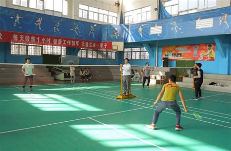 泰兴学院举行学生羽毛球赛