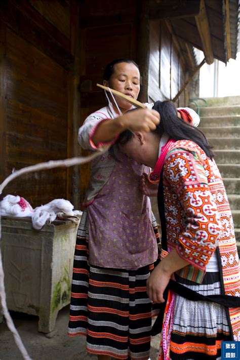 雷山苗年，女孩子们都穿上了苗族传统服装，摄影发烧友可开心了