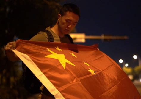 【上观直击香港】喜迎国庆，五星红旗在维多利亚公园高高飘扬|维多利亚公园_新浪新闻