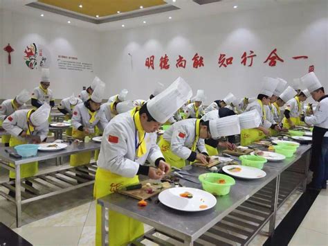 厨房配菜员主要做什么,配菜师的岗位职是哪些_学厨师_陕西新东方烹饪学校