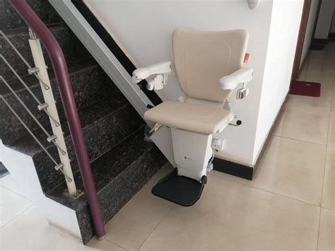 自动扶梯无障碍设备 斜挂式楼梯电梯 曲线型轮椅升降台 残疾人专用爬楼机 驻马店市启运销售