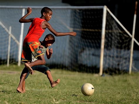 高清：巴西儿童的足球梦【2】--体育--人民网