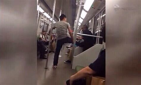 7月11日，辽宁沈阳，乘客坐地铁爱心座被老人拽起……|地铁|辽宁省|沈阳市_新浪新闻