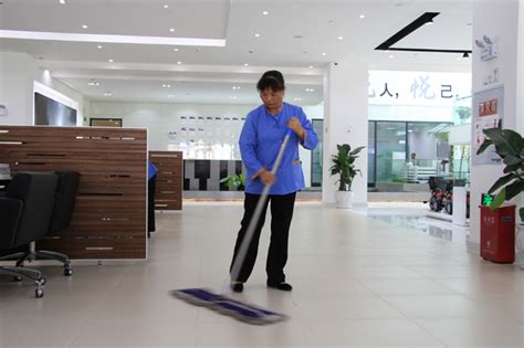 北京保洁公司是如何做办公室保洁的？保洁标准了解一下~-手挽手保洁公司