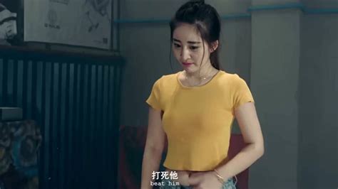 把衣服脱了一组图片