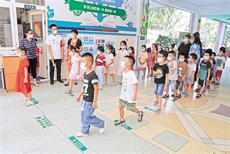 今天，武汉市2842所中小学幼儿园的139.9万学生全面开学