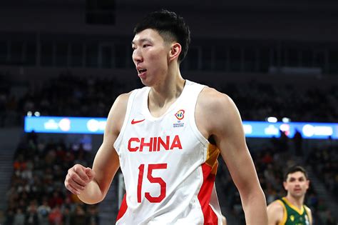 周琦惊喜回归，中国男篮世预赛遗憾不敌澳大利亚|中国男篮|周琦|世预赛_新浪新闻